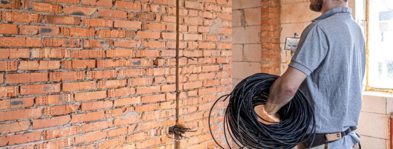 gaine electrique cloison brique
