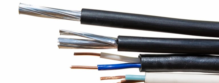 cables electriques denudes