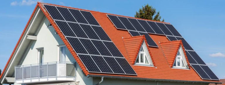 panneaux solaire toit maison