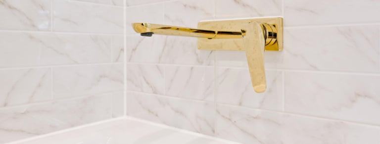 changer robinet encastre sur baignoire