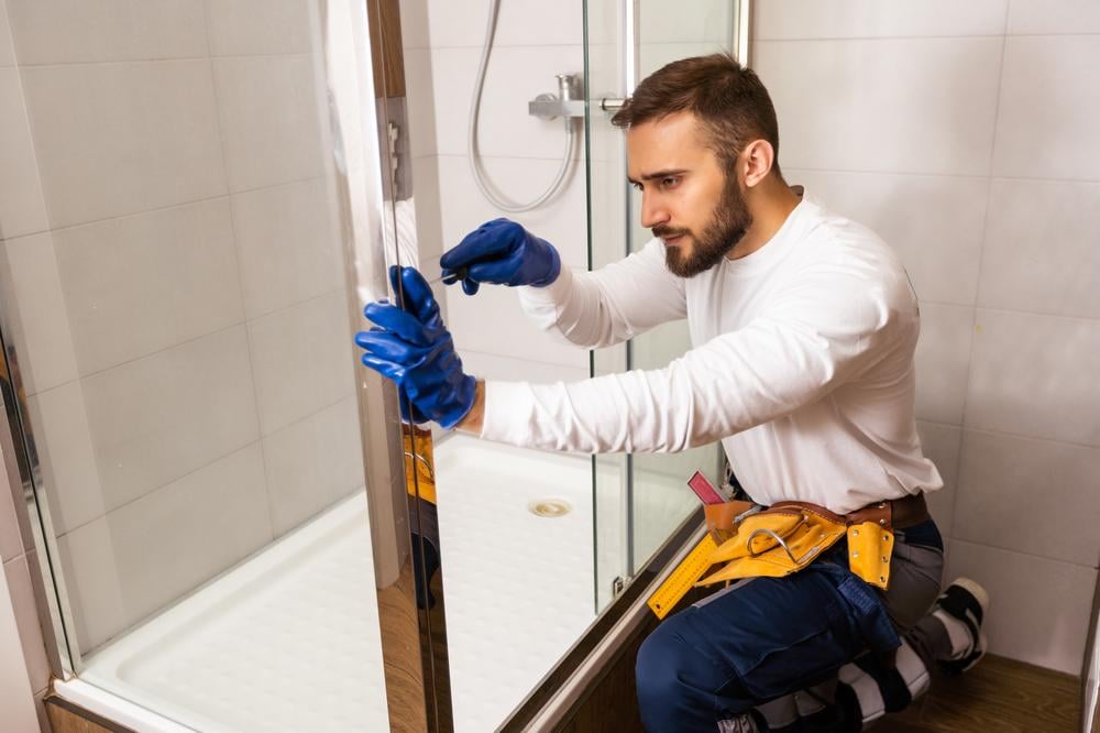 Évitez fissures et infiltrations avec une dalle receveur douche correctement préparée. Découvrez les techniques, matériaux et normes pour garantir une installation durable et étanche.