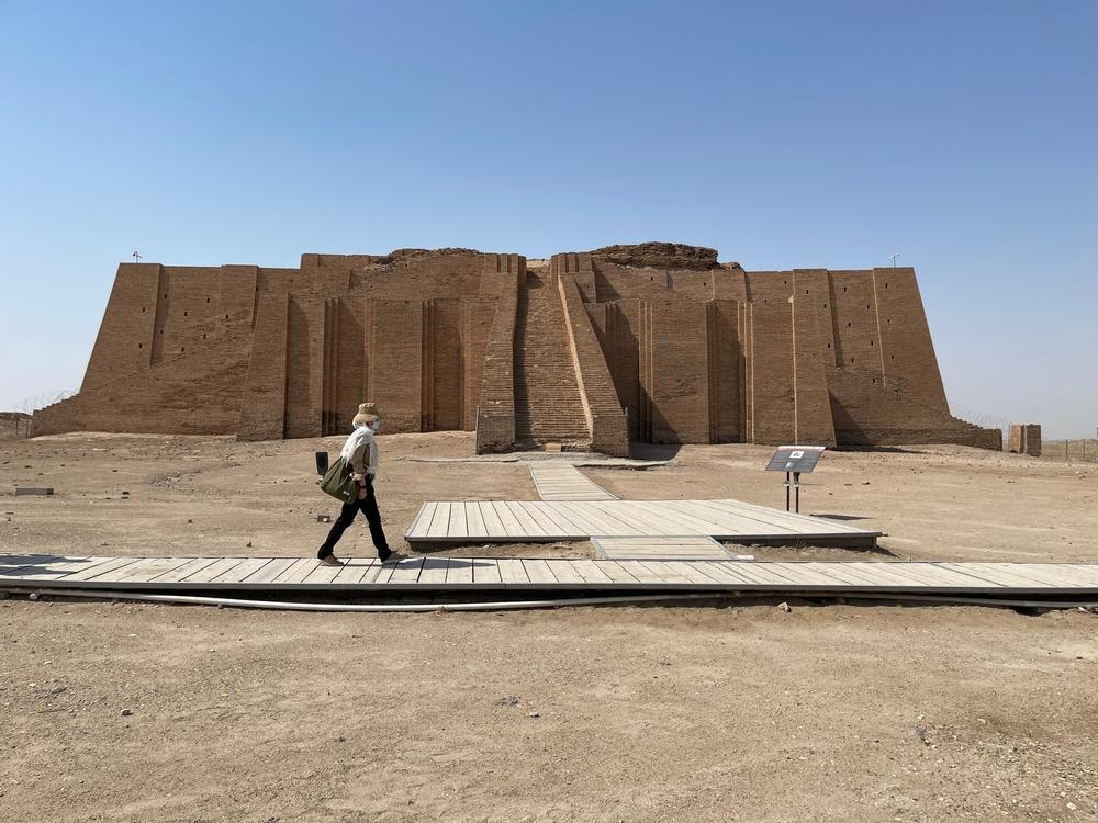 Un homme déambulant