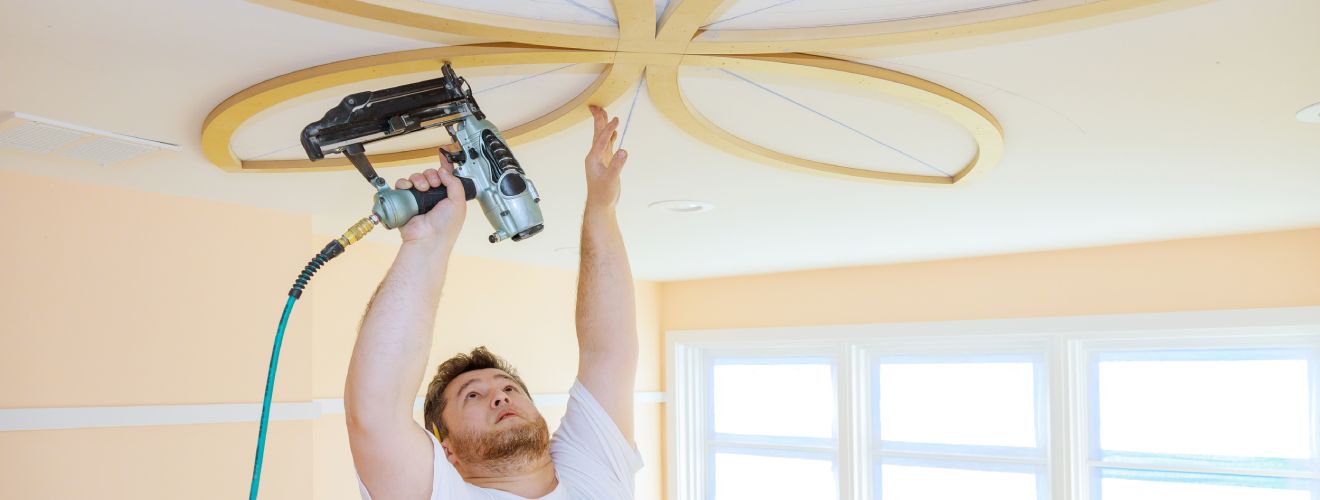 fixation objet lourd plafond placo