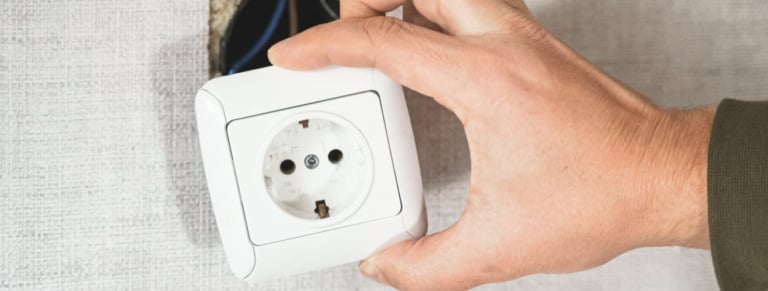 prise electrique vetuste