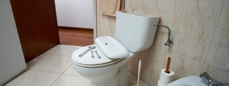 couvercle reservoir wc casse