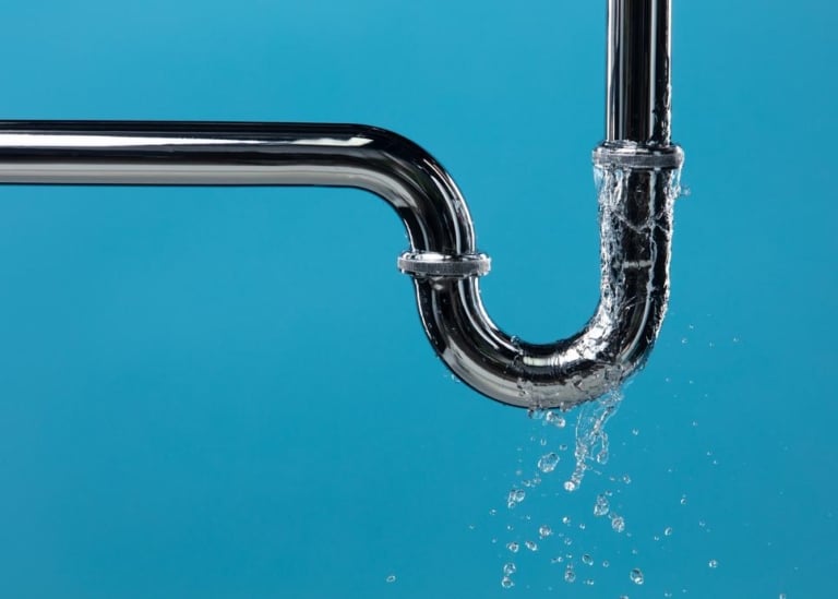 fuite eau jonction tuyaux