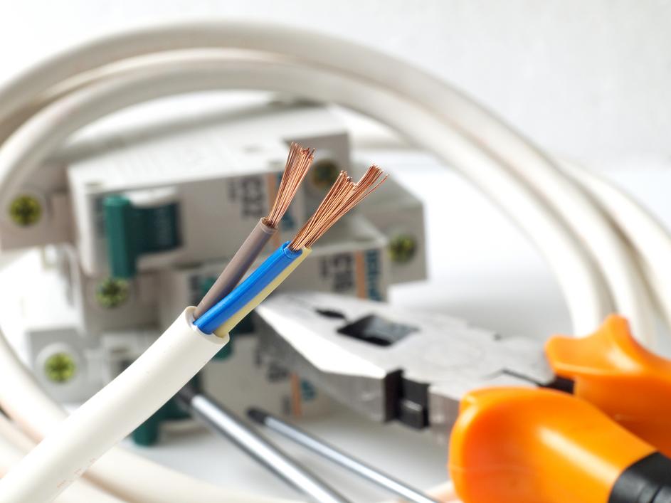 cable electrique mur identifier usage erreurs