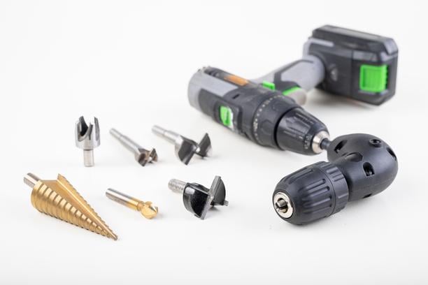 fixations lourdes mur beton eviter erreurs courantes