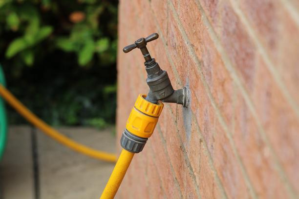 robinet exterieur bloque fuyant casser