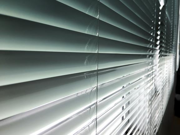 stores baguettes trop courtes eviter infiltrations