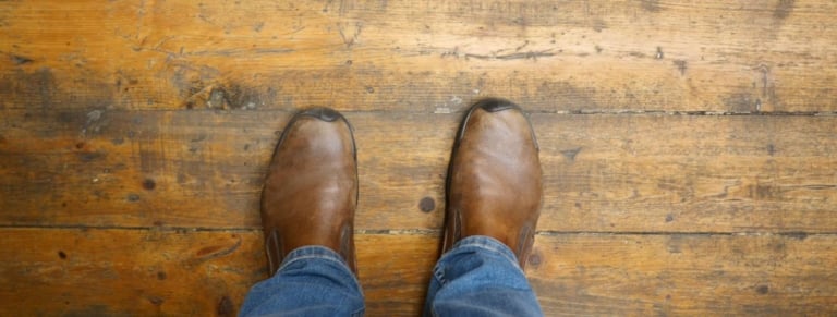 Grincements et bruits du voisinage : limites acoustiques des planchers anciens