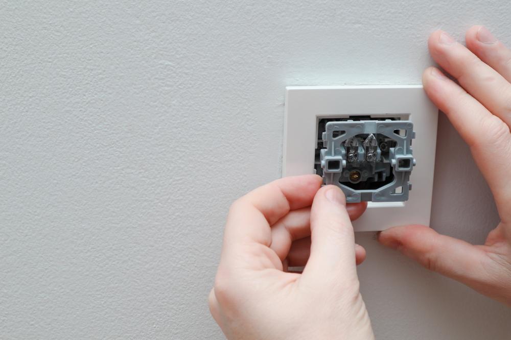 interrupteur crepite danger electrique