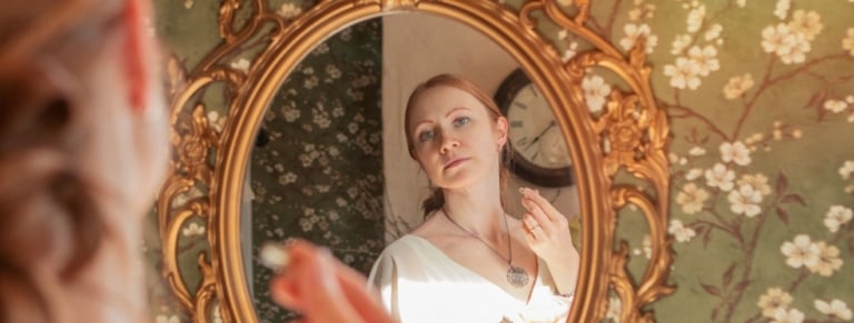 Comment restaurer un cadre de miroir ancien en bois doré