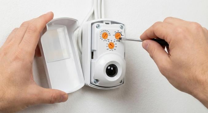 capteur presence reglage sensibilite temporisation