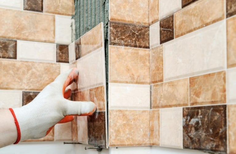 Poser une crédence en carrelage effet zellige : méthode et erreurs à éviter