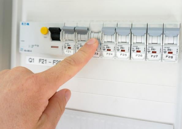 disjoncteur 16a surcharge court circuit