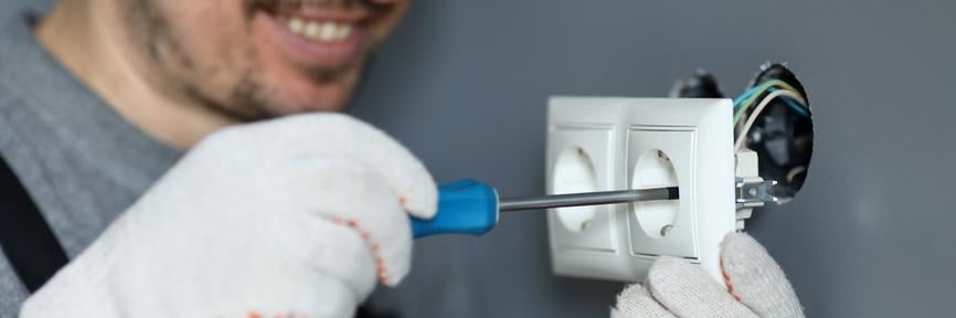 etageres prises integrees installation electrique