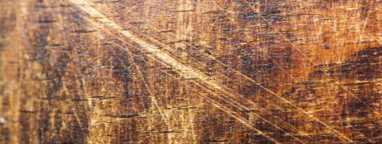 griffure meuble en bois