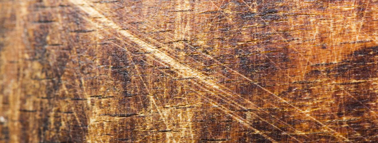 griffure meuble en bois