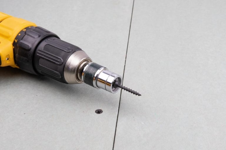 Percer du carrelage sans le fissurer : quel foret choisir ?