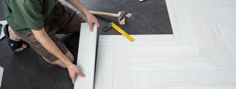 pose parquet sur lino