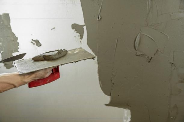 reboucher saignee electrique enduire mur