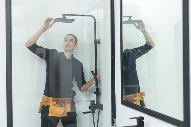 remplacer colonne douche entraxe fixations