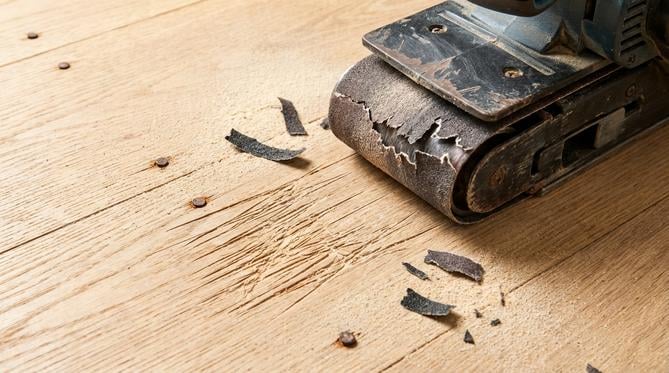 renover parquet ancien clous poncage