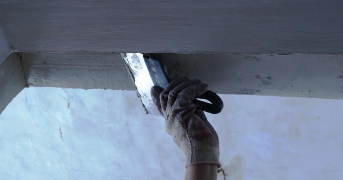 sous couche decolle salle bain causes solutions