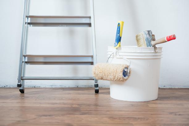 sous couche decolle salle bain causes solutions