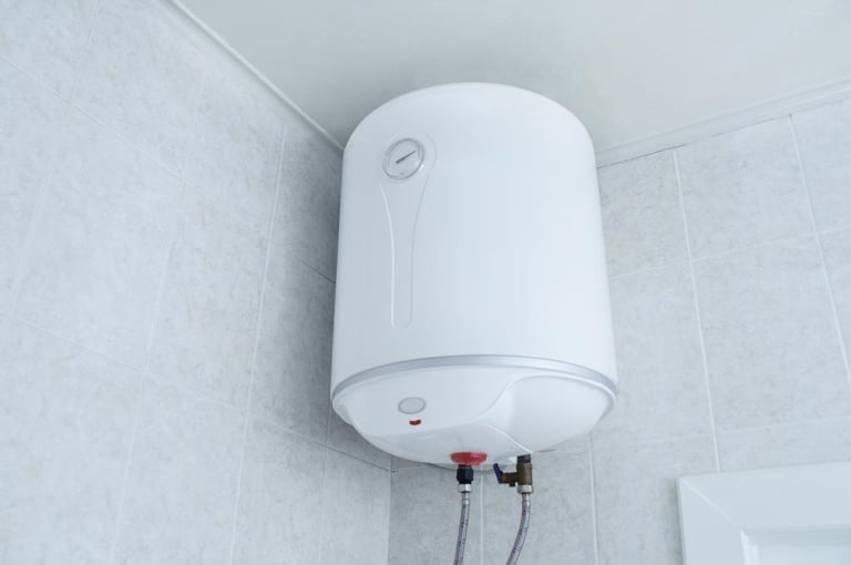 Installer un ballon d&rsquo;eau chaude électrique en complément d&rsquo;une chaudière gaz : est-ce pertinent ?