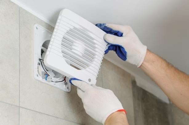 installer extracteur air interrupteur connecte