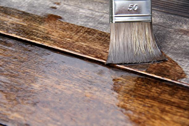 raviver couleur table jardin acacia grisee