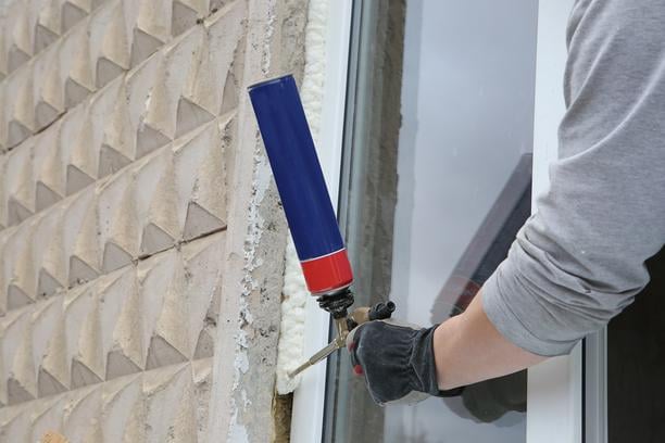 renover contours fenetres avant peinture