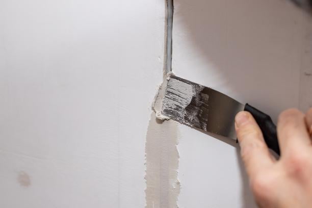 renover contours fenetres avant peinture