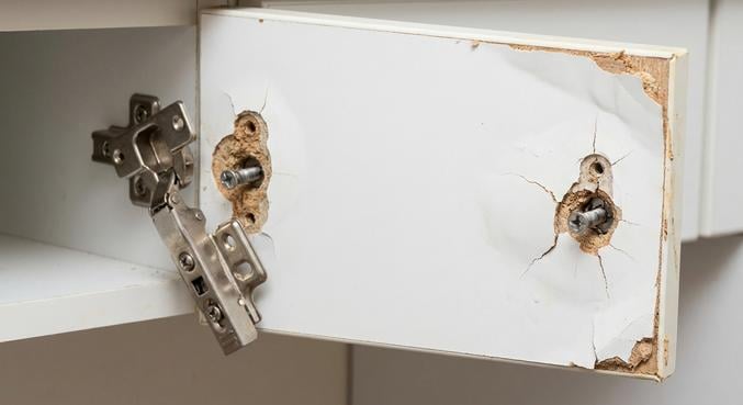 reparer porte meuble charnieres