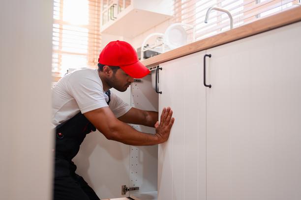 reparer porte meuble decrochee travail bacle