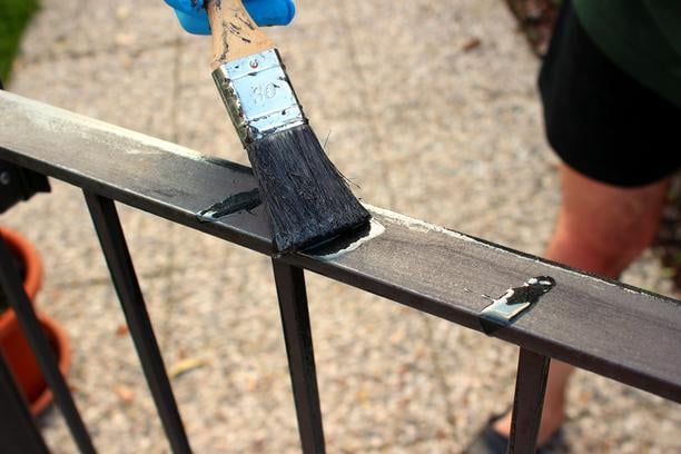 traiter poutre metallique rouillee bord piscine
