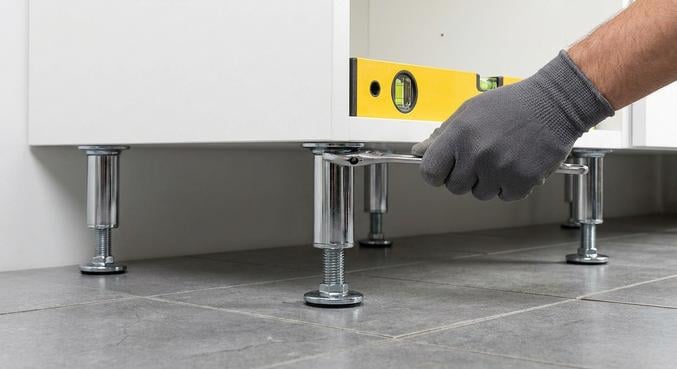 meuble angle cuisine mise niveau reglage pieds