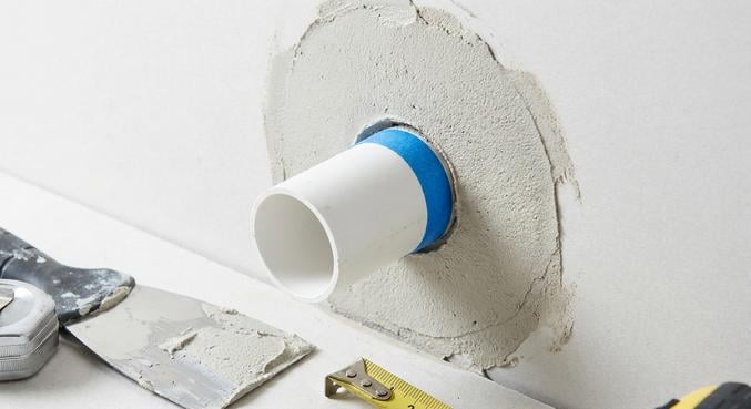 passage tuyau pvc placo finition etancheite