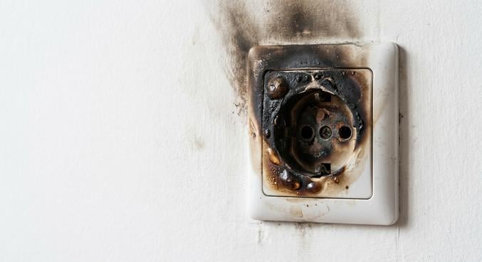 prise electrique chauffe risque incendie