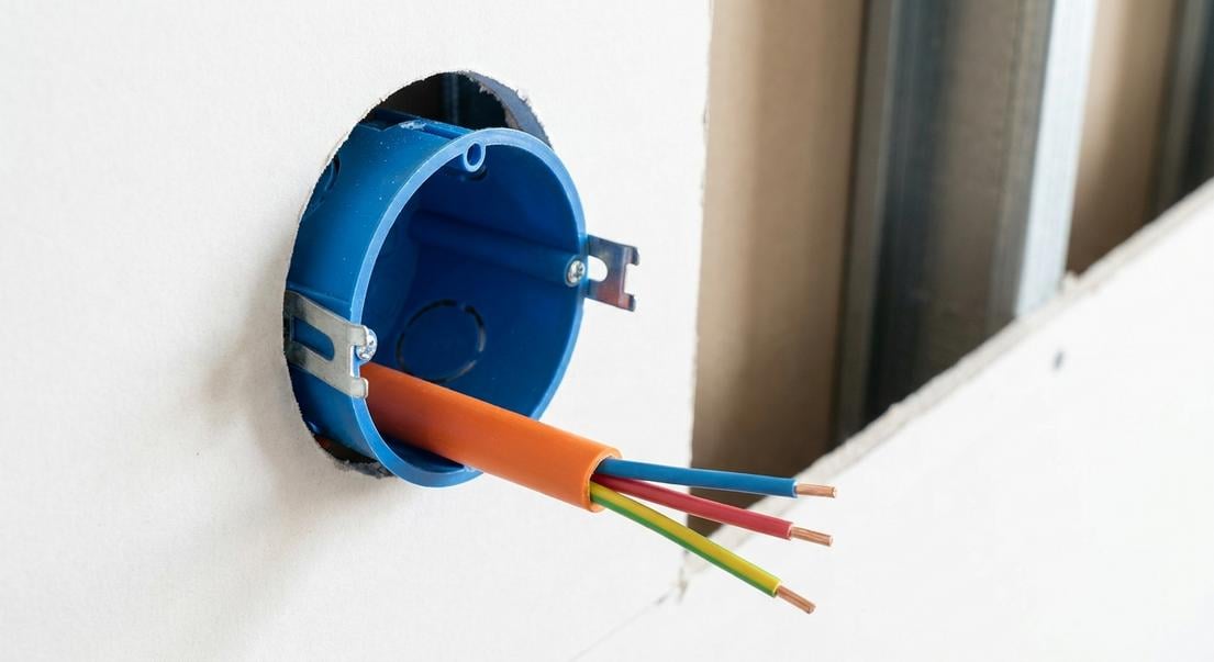 ajouter prise cloison placo regles gaines methode conforme