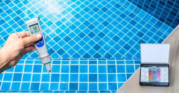 ligne eau piscine verte causes solutions