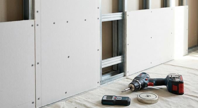 deposer montants metalliques cloison placo