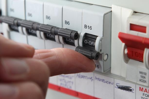verification prise electrique installation