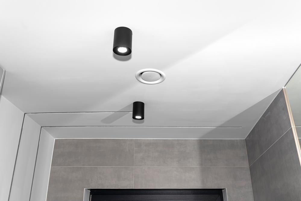 aureoles spots plafond salle bains