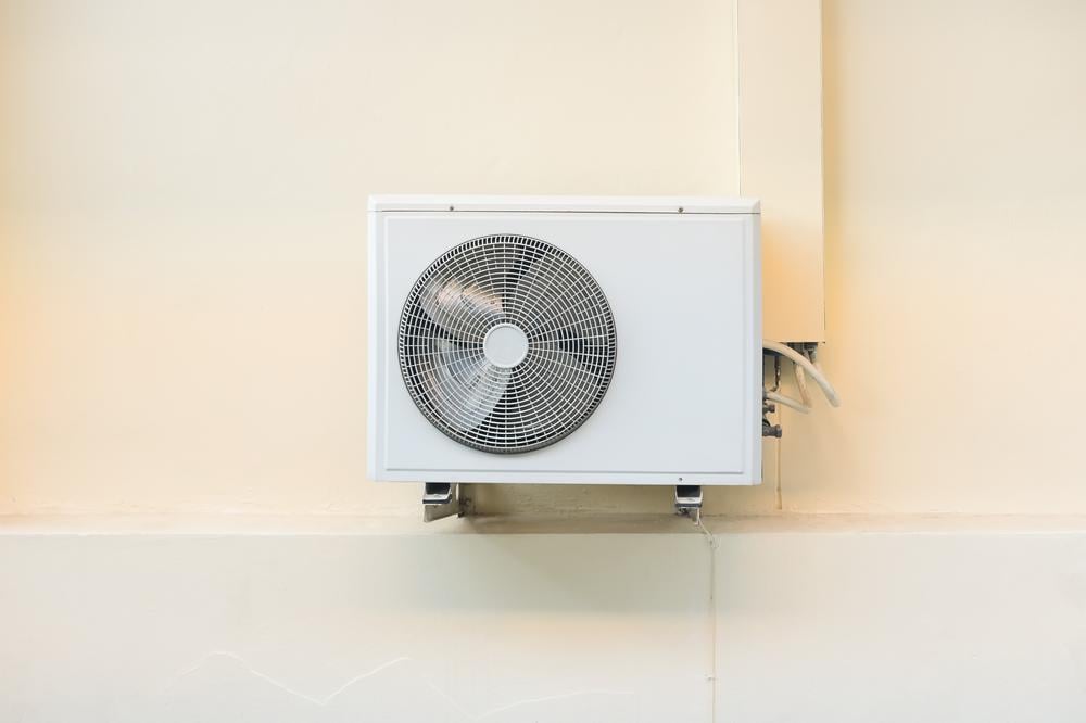 fixer unite exterieure climatisation mur briques