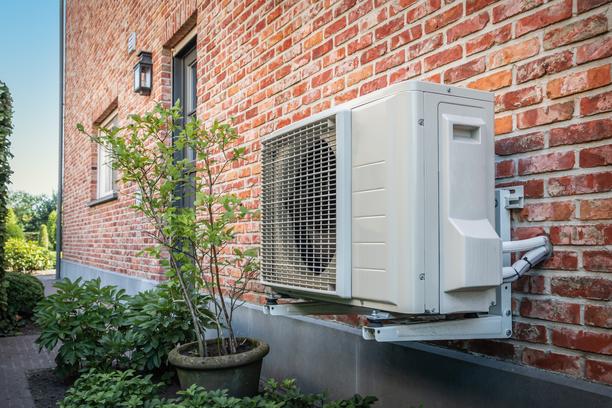 fixer unite exterieure climatisation mur briques