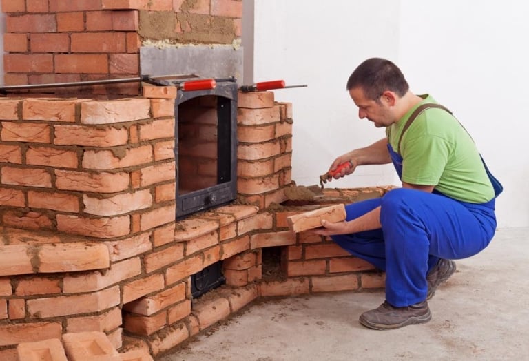 remplacer briques fissurees cheminee renovation