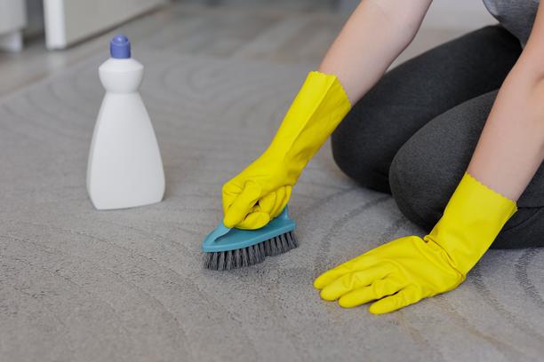 retirer sous couche moquette collee